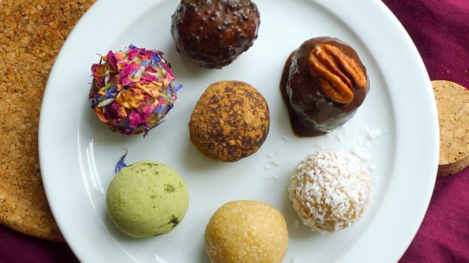 Amandelspijs balletjes of bliss balls amandelspijs balletjes of bliss balls diverse toppings