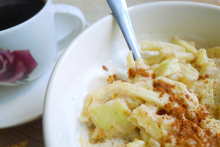 Yoghurt kokos mousse met marsepein-appel