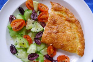 Fetataart met Griekse salade