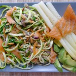 courgetti met asperges en gerookte zalm