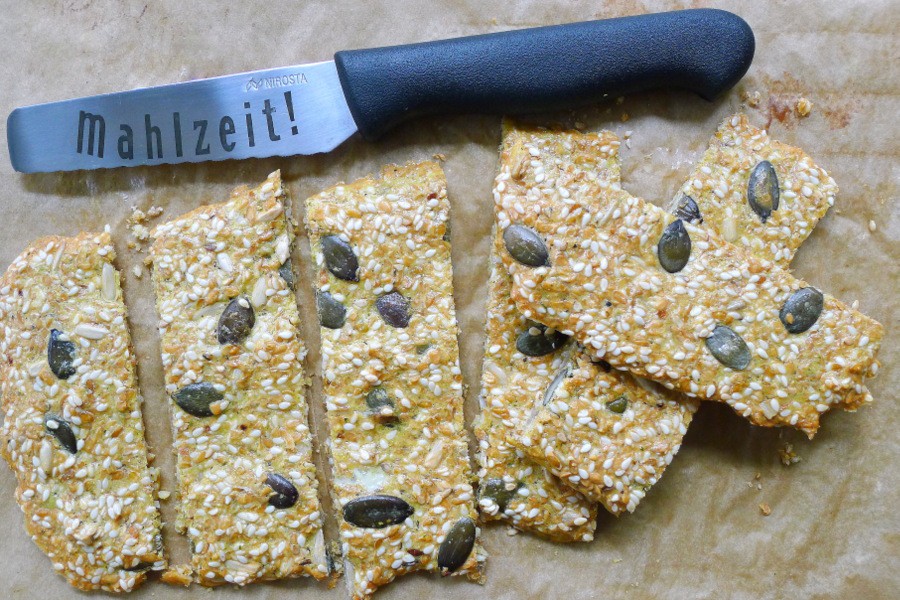 zelfgebakken koolhydraatarme crackers