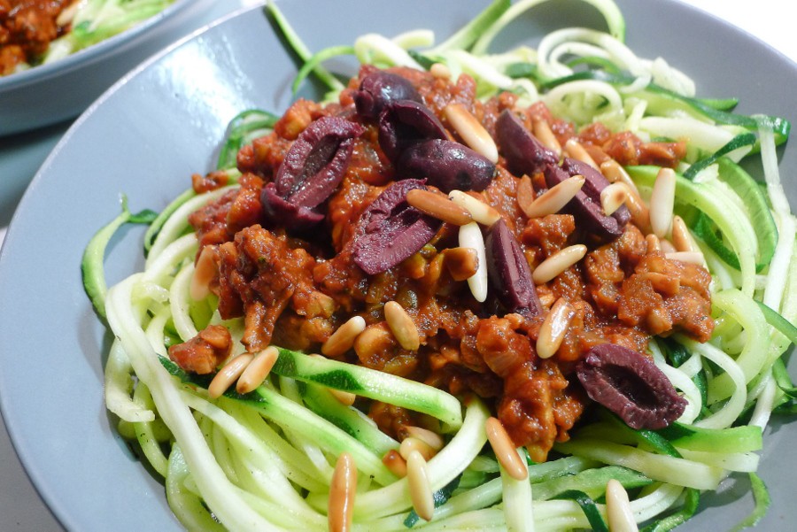 courgetti bolognese zonder vlees met tempeh