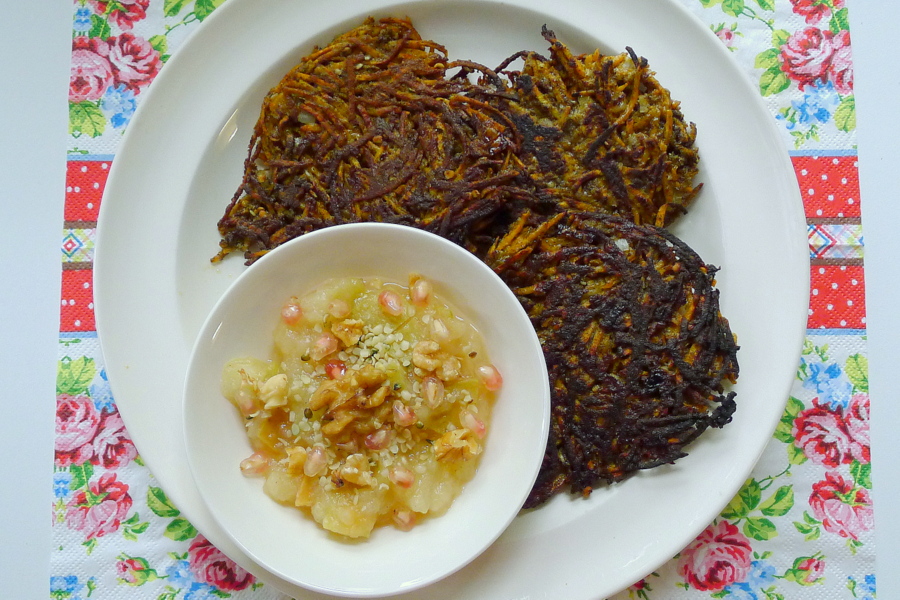 Kartoffelpuffer – Duitse zoete aardappelkoeken met appelmoes