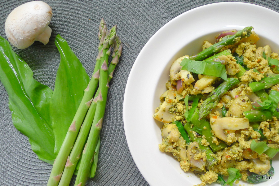 Tofu scramble met asperges en daslook