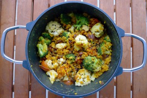rode linzen curry met broccoli en bloemkool