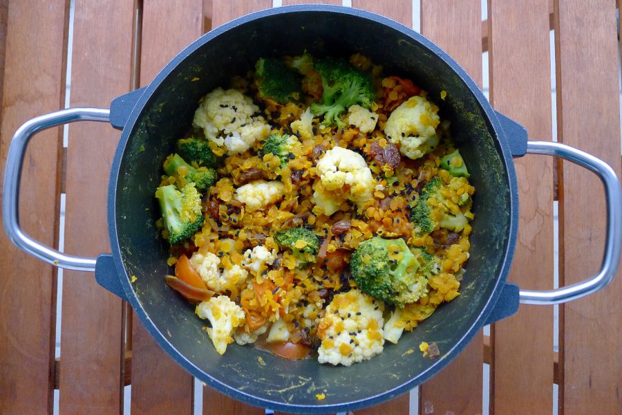 Rode linzen curry met bloemkool en broccoli