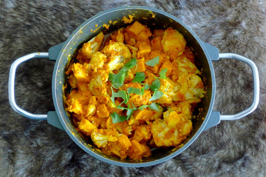 Aloo gobi recept - bloemkool curry met zoete aardappel - minder koolhydraten, maximale smaak - www.con-serveert.nl
