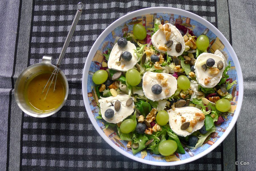 gemengde salade geitenkaas kurkuma dressing