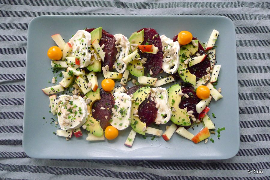 Bietensalade met avocado en geitenkaas