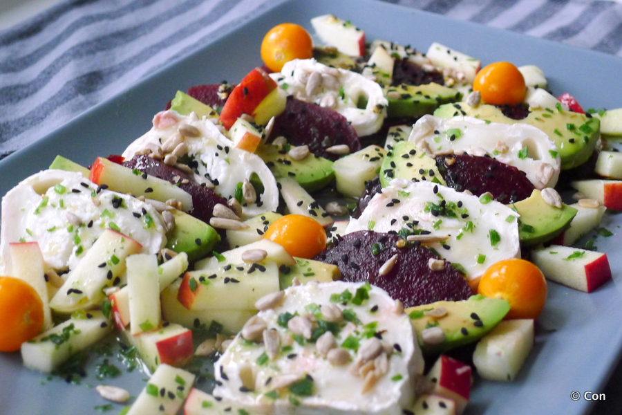 Bietensalade met avocado en geitenkaas