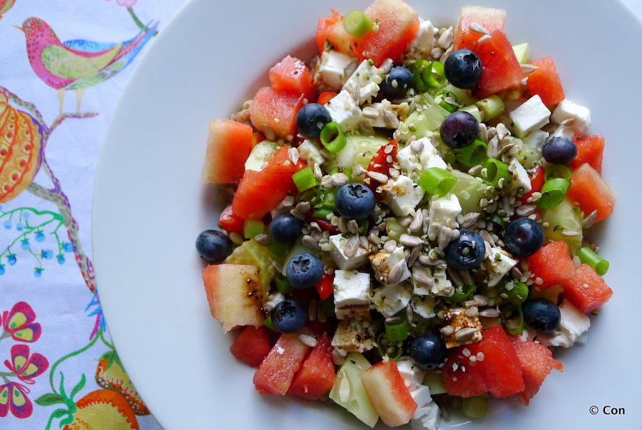 Watermeloen feta salade met komkommer en bosbessen