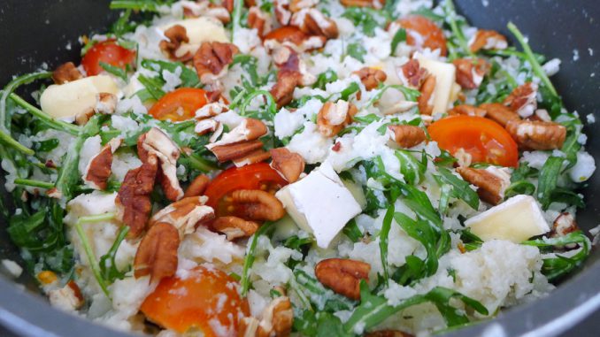Bloemkool stamppot met rucola en brie en noten (19KH) bloemkool stamppot met rucola brie en pecan noten
