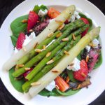 Asperge salade met rabarber en aardbeien recept ~ minder koolhydraten, maximale smaak ~ www.con-serveert.nl