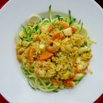 Courgetti mie met roerei en garnalen