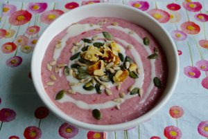 Koolhydraatarme bloemkoolpap met frambozen