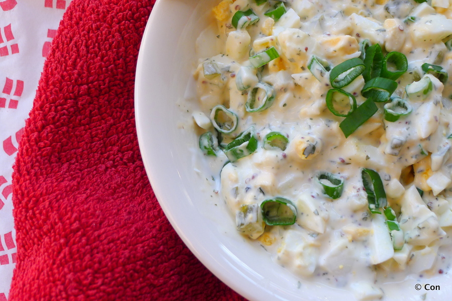 Eiersalade met zure augurkjes