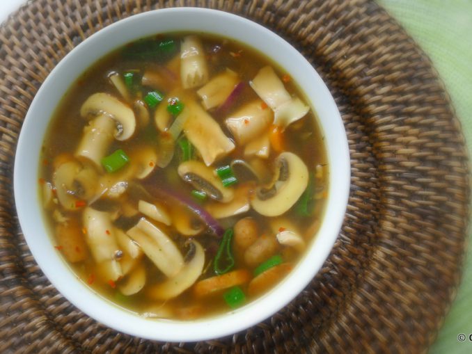 Heldere champignonsoep recept ~ minder koolhydraten, maximale smaak ~ www.con-serveert.nl