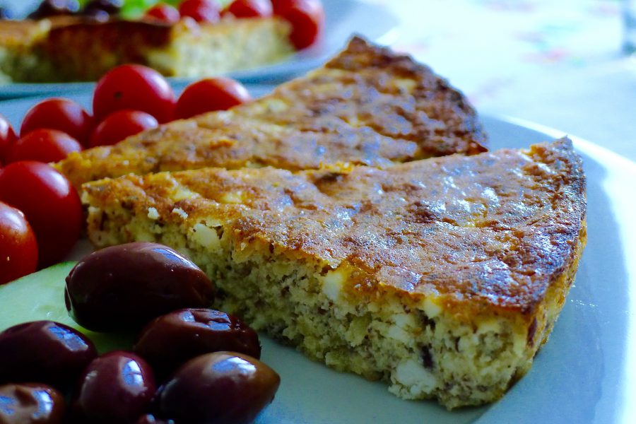 Hartige feta taart met Griekse salade recept ~ minder koolhydraten, maximale smaak ~ www.con-serveert.nl