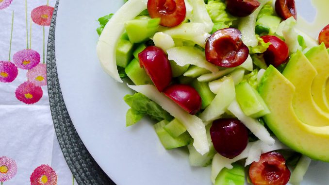 Romaine salade met koolrabi en kersen recept ~ minder koolhydraten, maximale smaak ~ www.con-serveert.nl Romaine salade met koolrabi en kersen recept ~ minder koolhydraten, maximale smaak ~ www.con-serveert.nl