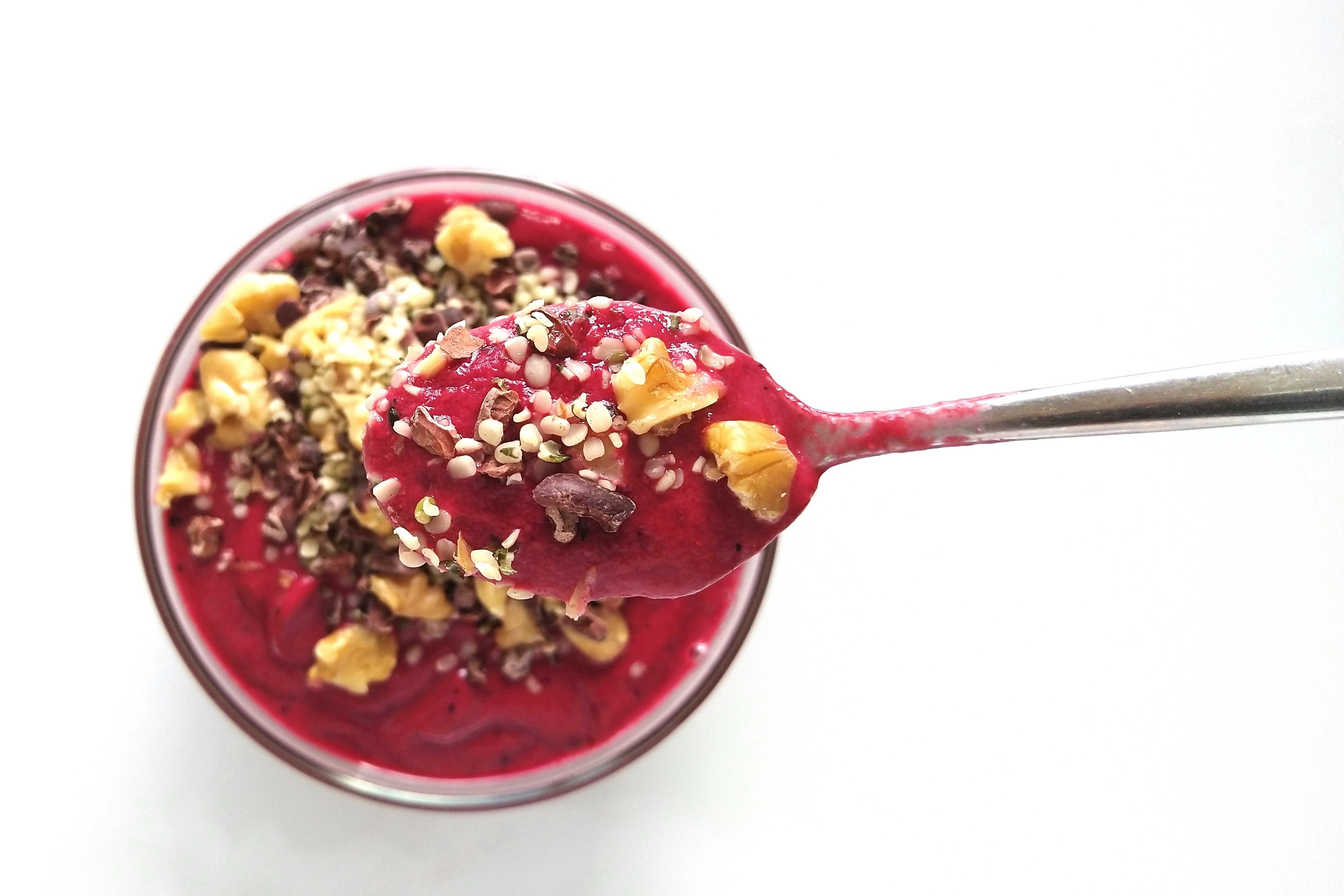 Biet bosvruchten smoothiebowl recept ~ minder koolhydraten, maximale smaak ~ www.con-serveert.nl