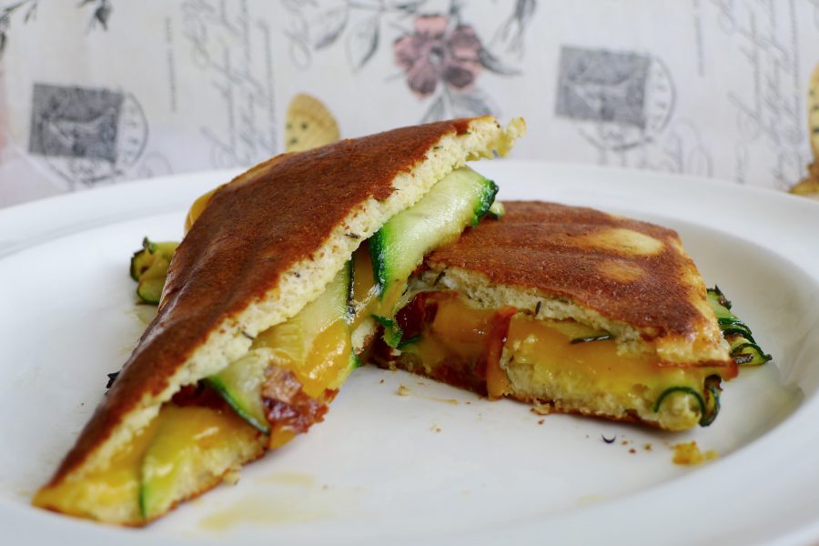 Tosti met cheddar en courgette