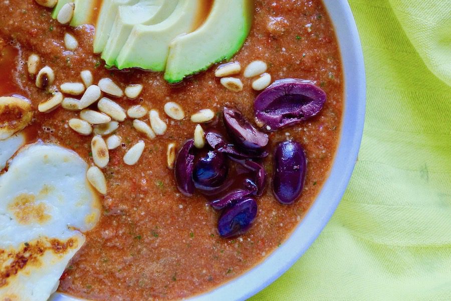 Gazpacho met halloumi, glutenvrij recept ~ minder koolhydraten, maximale smaak ~ www.con-serveert.nl