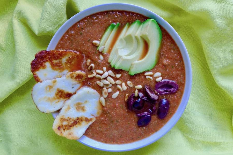 Gazpacho met halloumi, glutenvrij recept ~ minder koolhydraten, maximale smaak ~ www.con-serveert.nl