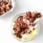 Crunchy keto granola met cacaoboter recept ~ minder koolhydraten, maximale smaak ~ www.con-serveert.nl