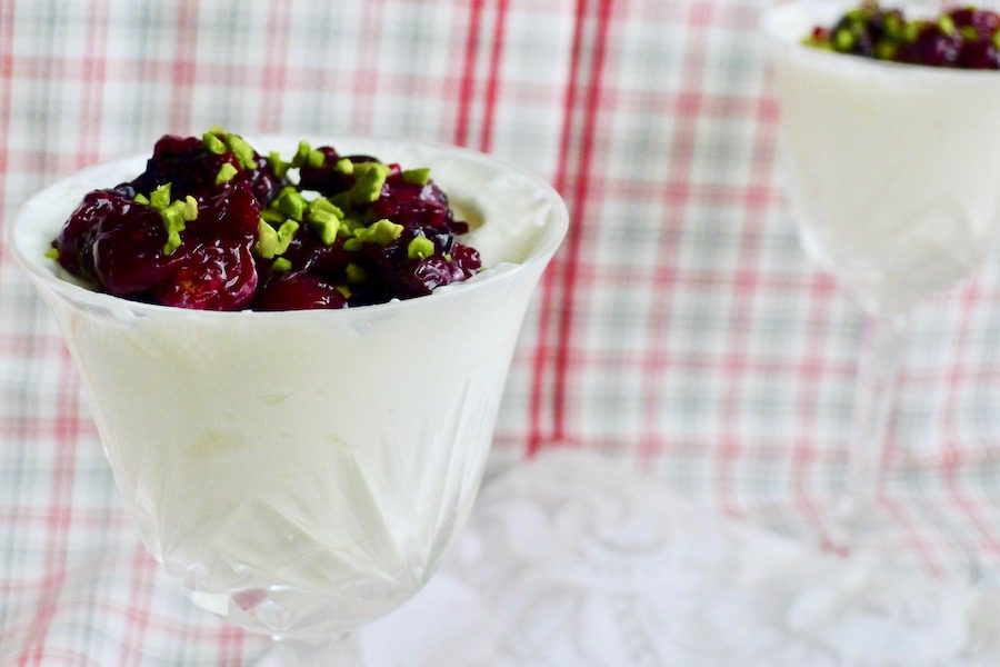 Zoete geitenkaas mousse met geroosterde cranberries en bosbessen recept ~ minder koolhydraten, maximale smaak ~ www.con-serveert.nl