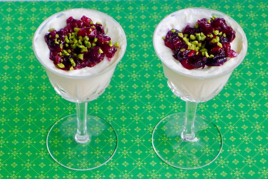 Zoete geitenkaas mousse met geroosterde cranberries en bosbessen recept ~ minder koolhydraten, maximale smaak ~ www.con-serveert.nl