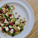 Lauwwarme spruitjes salade met verse cranberry's en blauwe kaas recept - koolhydraatarm genieten begint bij www.con-serveert.nl