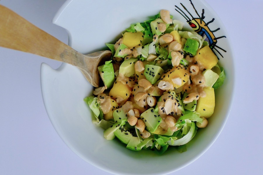 Andijviesalade met mango, avocado en cashewnoten recept - minder koolhydraten, maximale smaak - www.con-serveert.nl