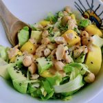 Andijviesalade met mango, avocado en cashewnoten recept - minder koolhydraten, maximale smaak - www.con-serveert.nl