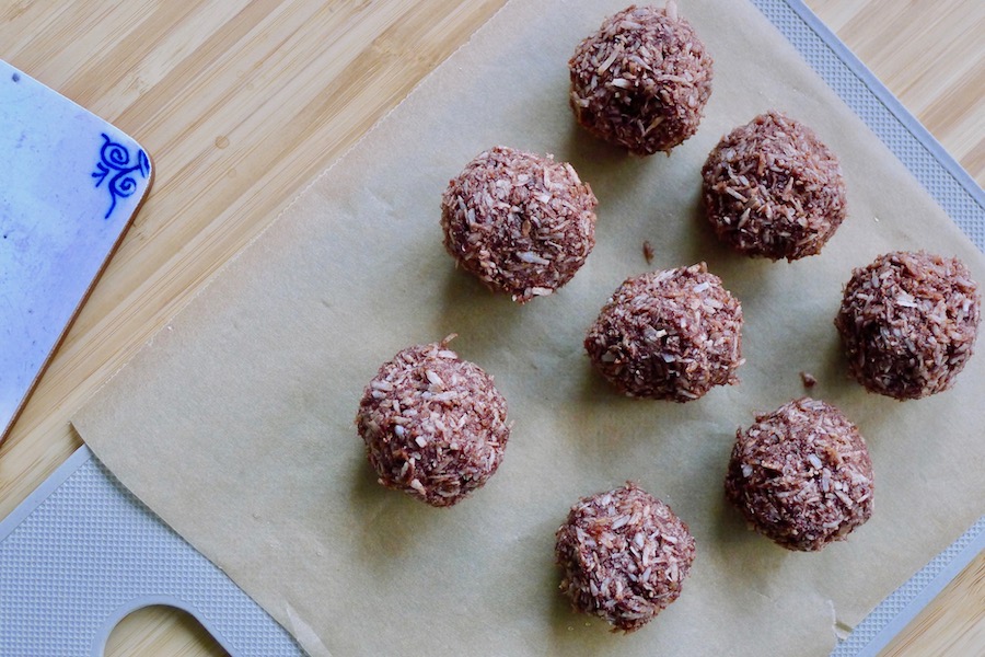 Chocolade kokos balletjes recept - vegetarisch koolhydraatarm genieten begint bij www.con-serveert.nl