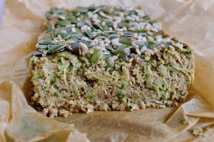 Courgette pindakaasbrood recept - vegetarisch koolhydraatarm genieten begint bij www.con-serveert.nl
