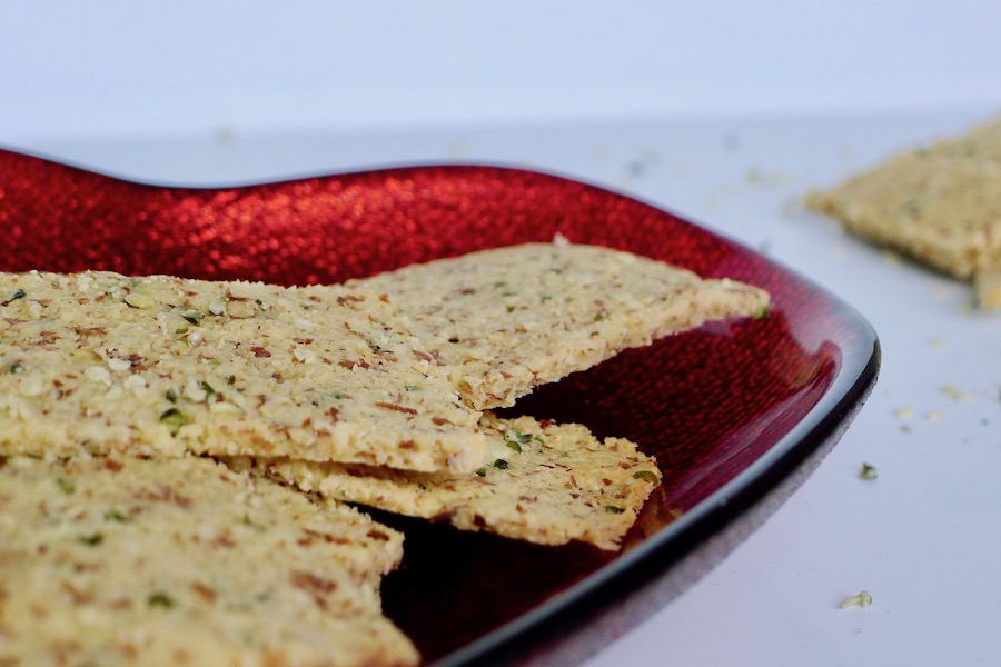 Amandel hennepzaad crackers recept ~ minder koolhydraten, maximale smaak ~ www.con-serveert.nl