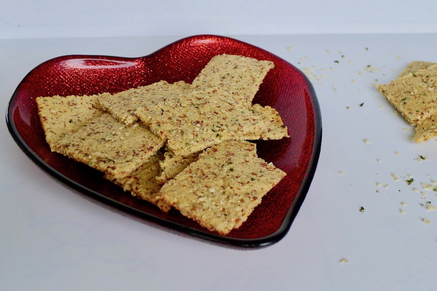 Amandel hennepzaad crackers recept ~ minder koolhydraten, maximale smaak ~ www.con-serveert.nl