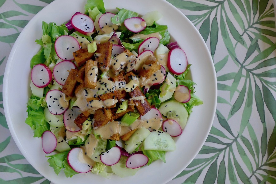 Limoen tofu salade met komkommer en radijs recept - minder koolhydraten, maximale smaak - www.con-serveert.nl