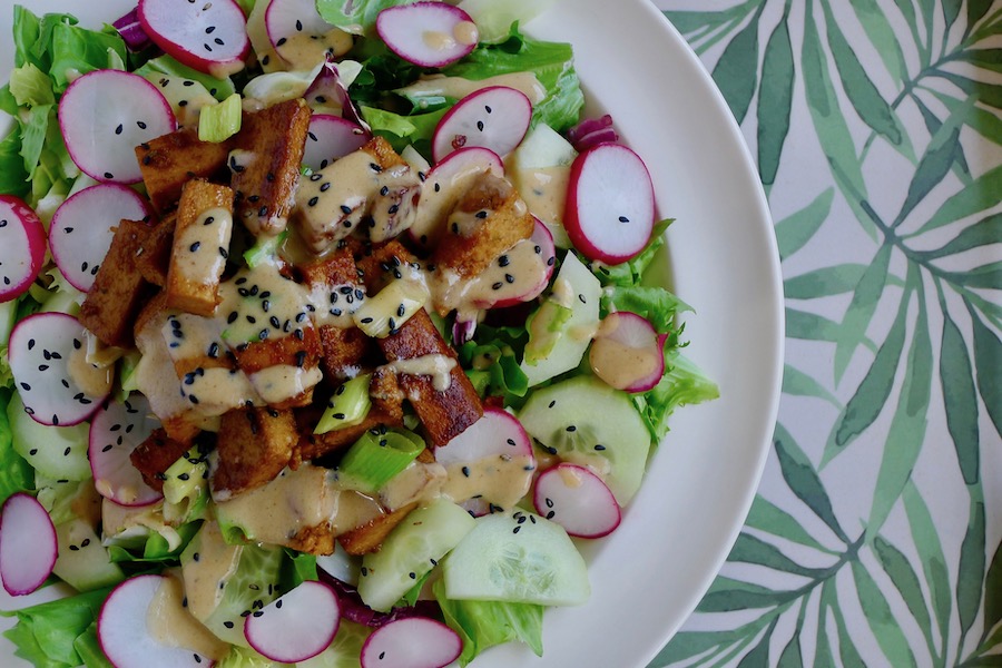 Limoen tofu salade met komkommer en radijs recept - minder koolhydraten, maximale smaak - www.con-serveert.nl