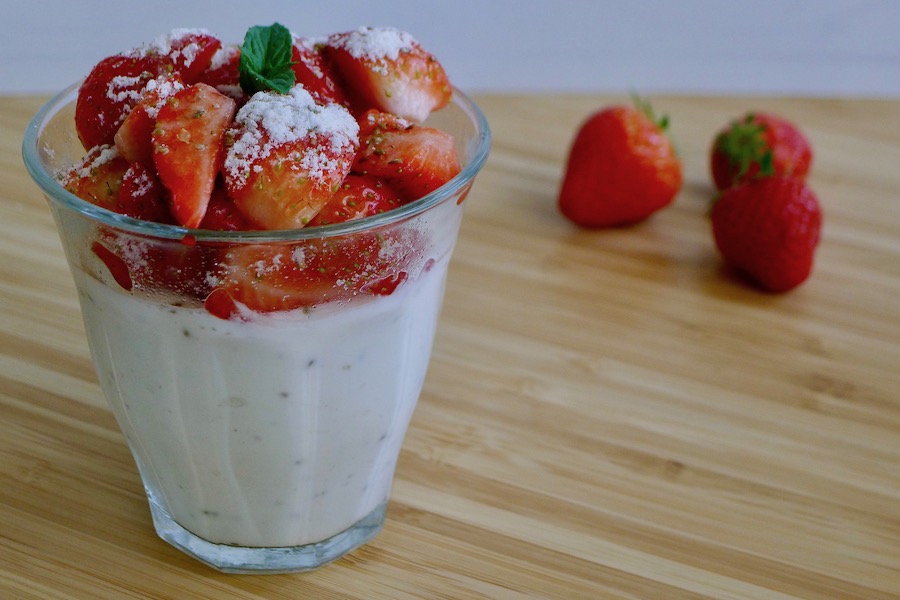 Anijs mascarpone yoghurt met aardbeien