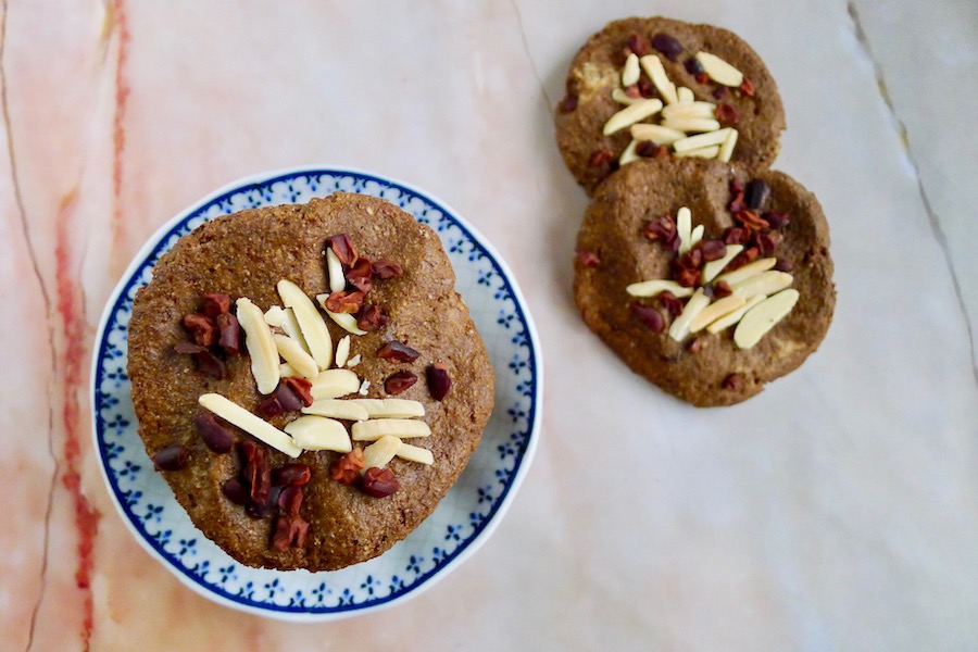 Amandel carobe koekjes, glutenvrij en koolhydraatarm recept ~ minder koolhydraten, maximale smaak ~ www.con-serveert.nl