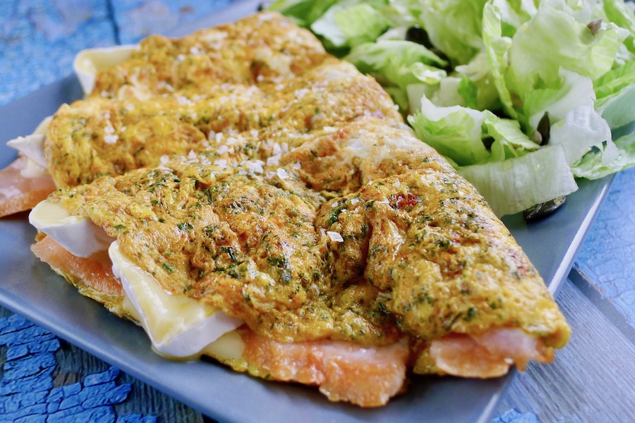 Omelet met zalm en brie recept ~ minder koolhydraten, maximale smaak ~ www.con-serveert.nl