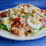 Salade met warm gerookte zalm en macadamia noten recept, koolhydraatarm ~ minder koolhydraten, maximale smaak ~ www.con-serveert.nl