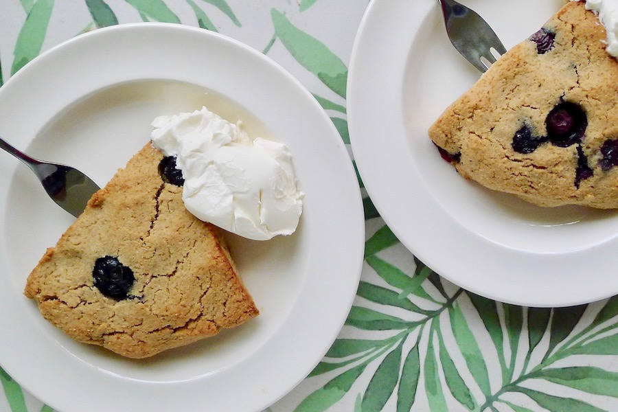 Bosbessen scones, koolhydraatarm en glutenvrij recept ~ minder koolhydraten, maximale smaak ~ www.con-serveert.nl