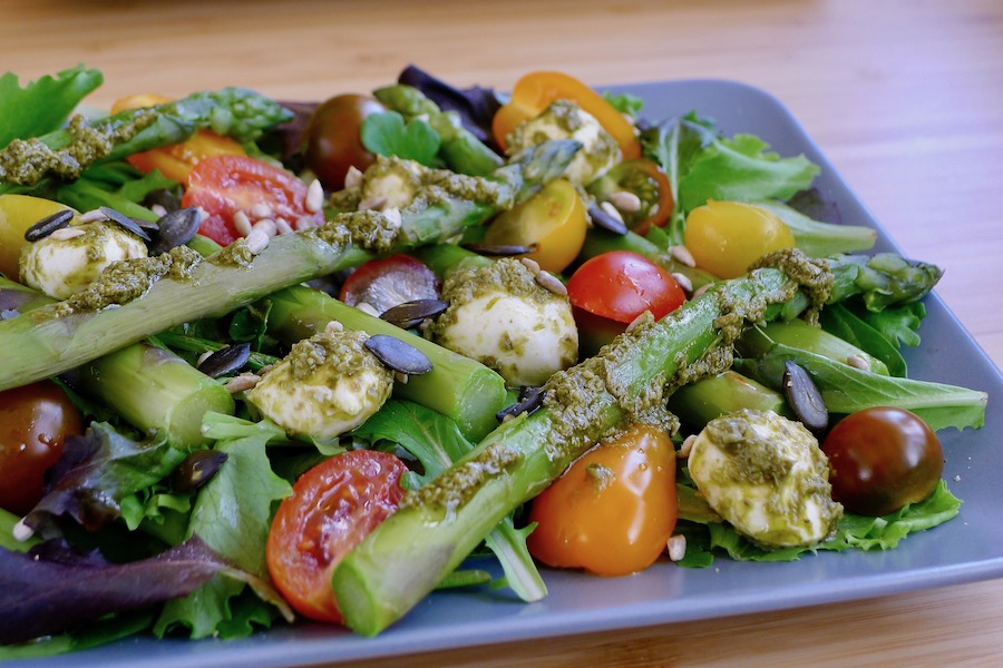Salade Caprese met groene asperges recept ~ minder koolhydraten, maximale smaak ~ www.con-serveert.nl