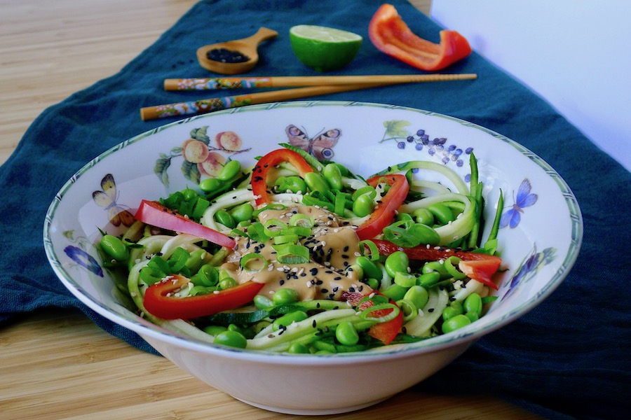 Thaise courgetti met pindadressing, koolhydraatarm recept -koolhydraatarm genieten begint bij Con-serveert.nl