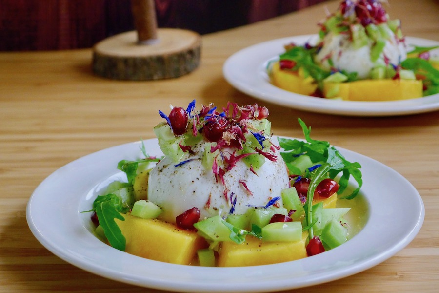 Burrata met mango en komkommerdressing recept ~ minder koolhydraten, maximale smaak ~ www.con-serveert.nl