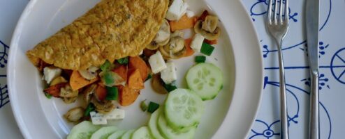 Gevulde omelet met zoete aardappel en champignons