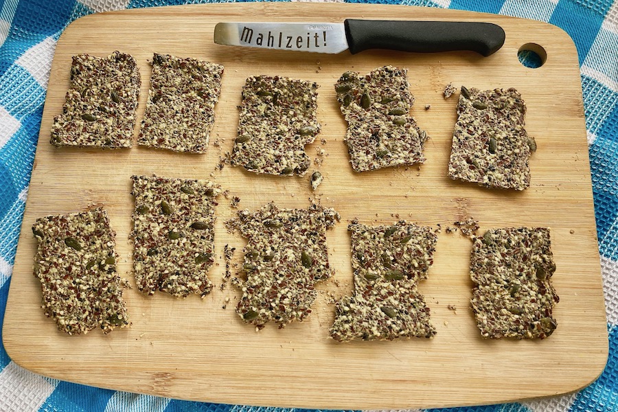 Koolhydraatarme keto crackers recept - koolhydraatarm genieten begint bij con-serveert.nl