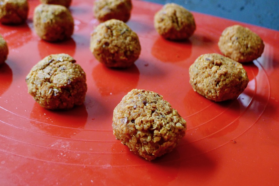 Vegetarische tempeh balletjes met sperziebonen recept - koolhydraatarm genieten begint bij con-serveert.nl